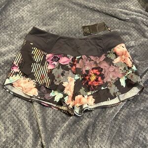 NWT Calia by Carrie Underwood Petal Hem Shorts in Botanical Garden SzM
